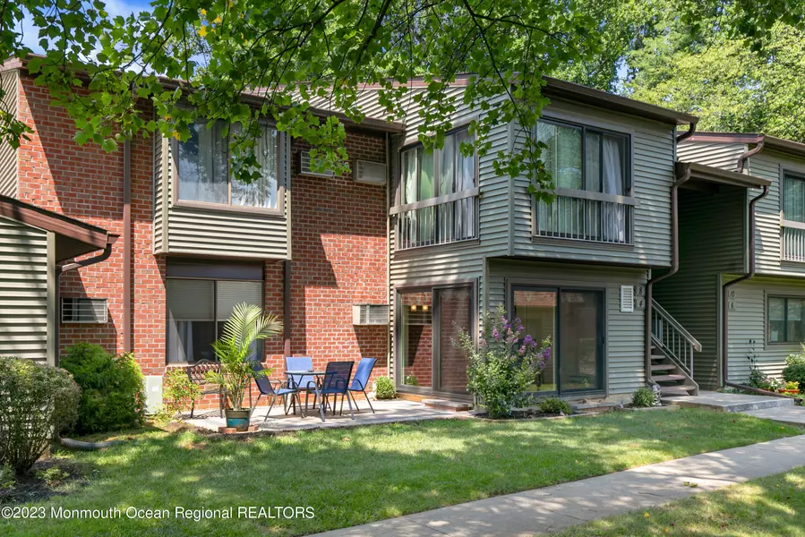 4 Western Reach, Red Bank, NJ 07701