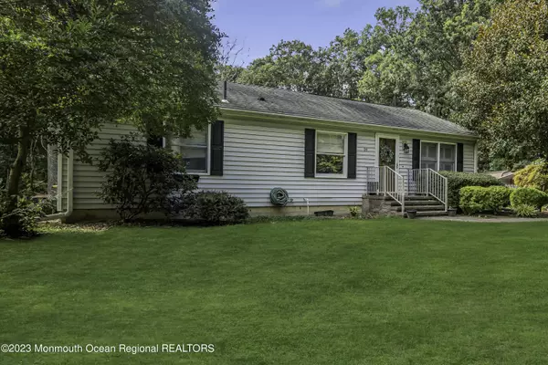 26 Frank Applegate Road, Jackson, NJ 08527