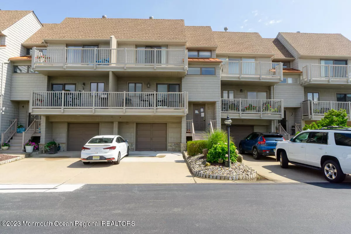 Sea Bright, NJ 07760,1540 Ocean Avenue #3