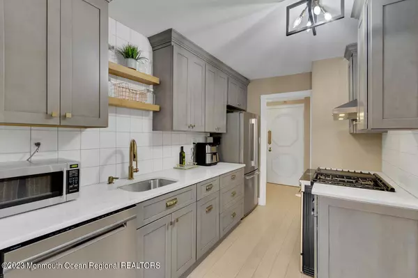 Red Bank, NJ 07701,28 Riverside Avenue #4J