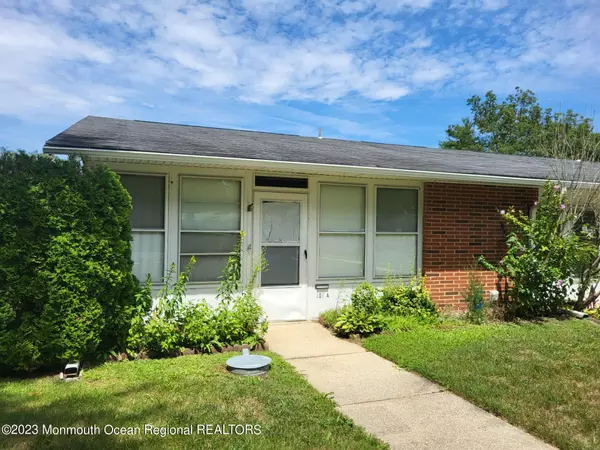 101 Edinburgh Lane, Lakewood, NJ 08701