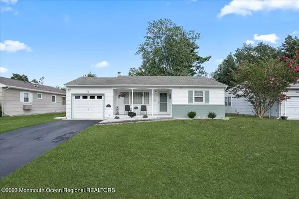 72 Edinburgh Drive, Toms River, NJ 08757