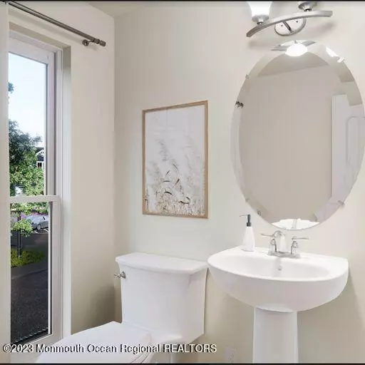 Keyport, NJ 07735,156 W Front Street #12