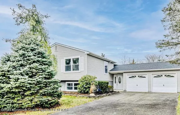 1 Nantucket Court, Howell, NJ 07731