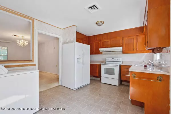 Lakewood, NJ 08701,123 Edinburgh Lane