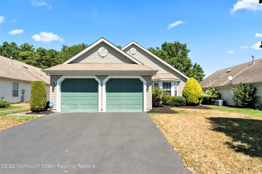 3 Skyline Drive, Lakewood, NJ 08701