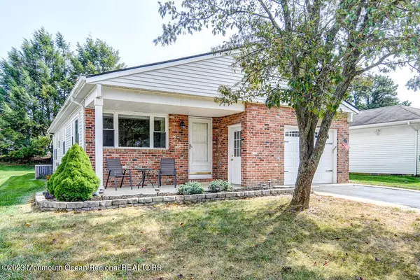 Toms River, NJ 08757,28 Wedgeport Drive
