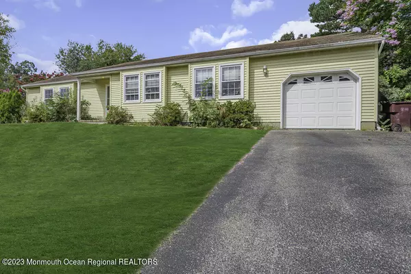 10 Eagle Drive, Bayville, NJ 08721