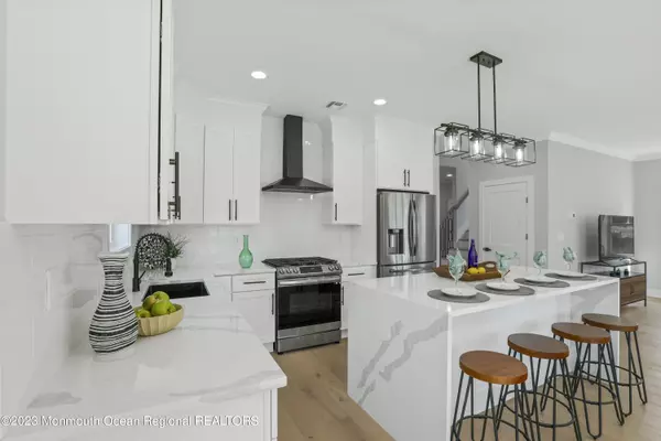 Keyport, NJ 07735,24 Van Dorn Street