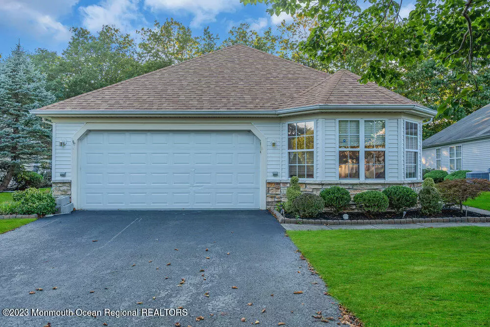 Lakewood, NJ 08701,4 Pine Hollow Lane