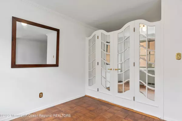 Red Bank, NJ 07701,28 Riverside Avenue #2M