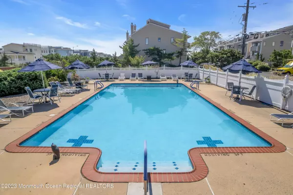 Sea Bright, NJ 07760,1266 Ocean Avenue N #4