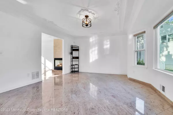 Hazlet, NJ 07730,10 Windsor Court