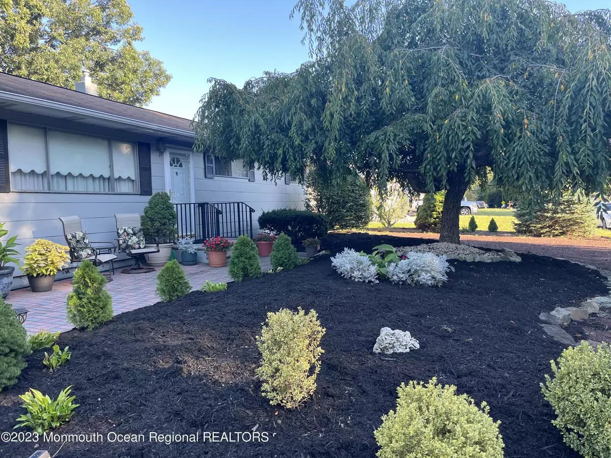 Howell, NJ 07731,22 Western Drive