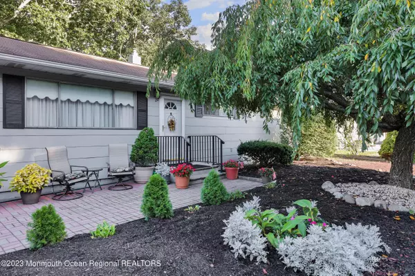 Howell, NJ 07731,22 Western Drive