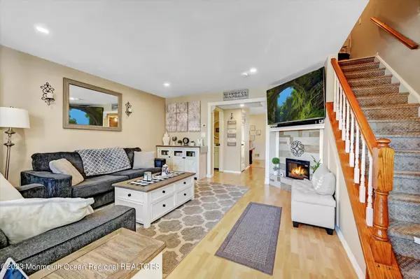 Aberdeen, NJ 07747,82 Cliffwood Avenue #13