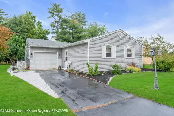 38 Edinburgh Drive, Toms River, NJ 08757