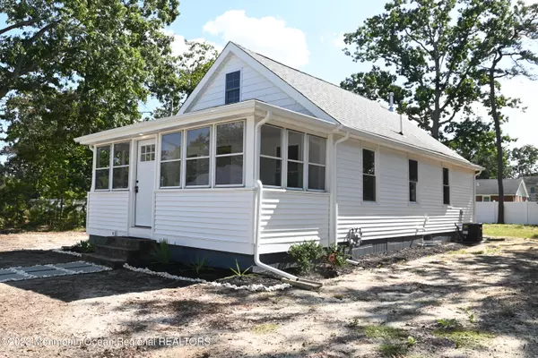 727 Huntington Avenue, Pine Beach, NJ 08741