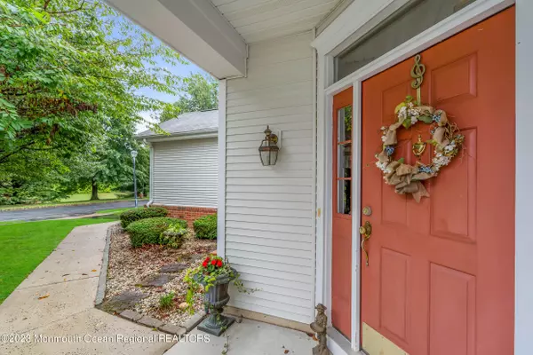 12 Goldenedge Way, Lakewood, NJ 08701