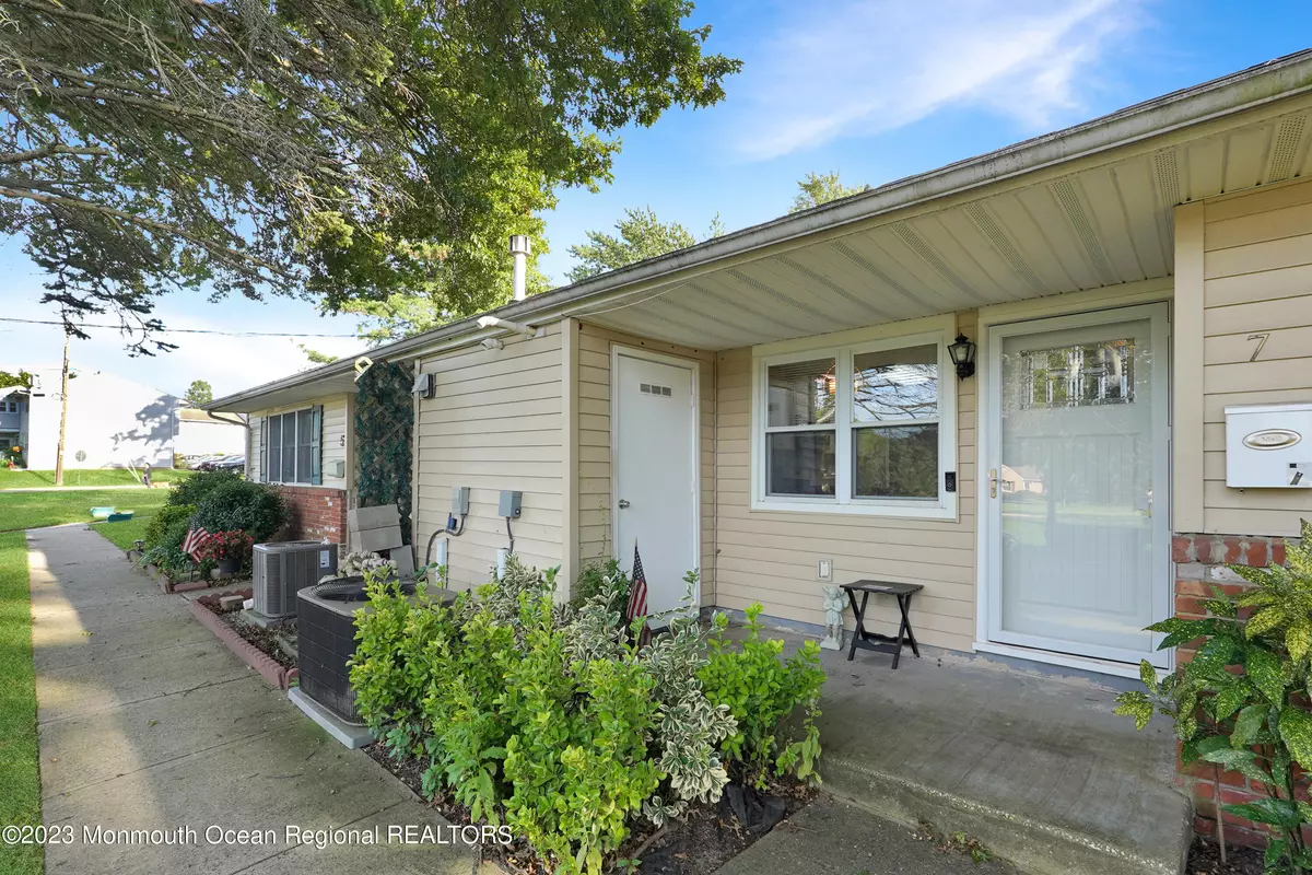 Matawan, NJ 07747,7 Haven Drive