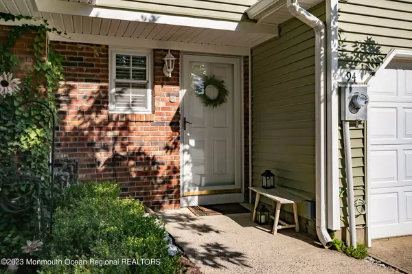 94 Oak Lane, Eatontown, NJ 07724