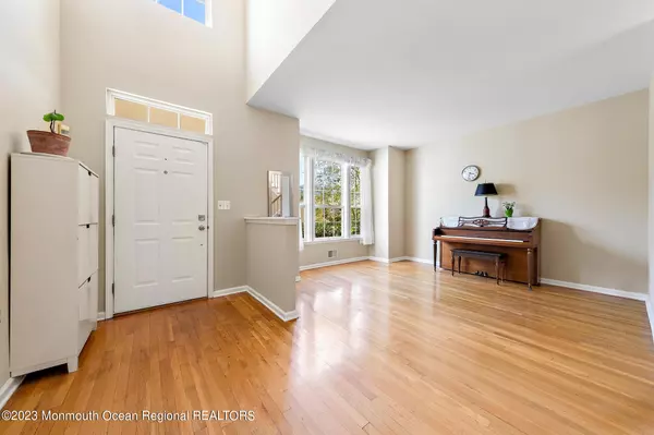 Holmdel, NJ 07733,27 Mulberry Lane