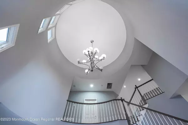 Marlboro, NJ 07746,102 Mountainside View