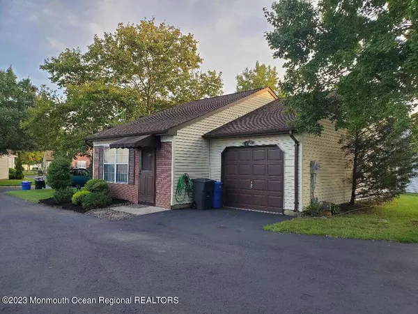 Freehold, NJ 07728,41 Farnworth Close