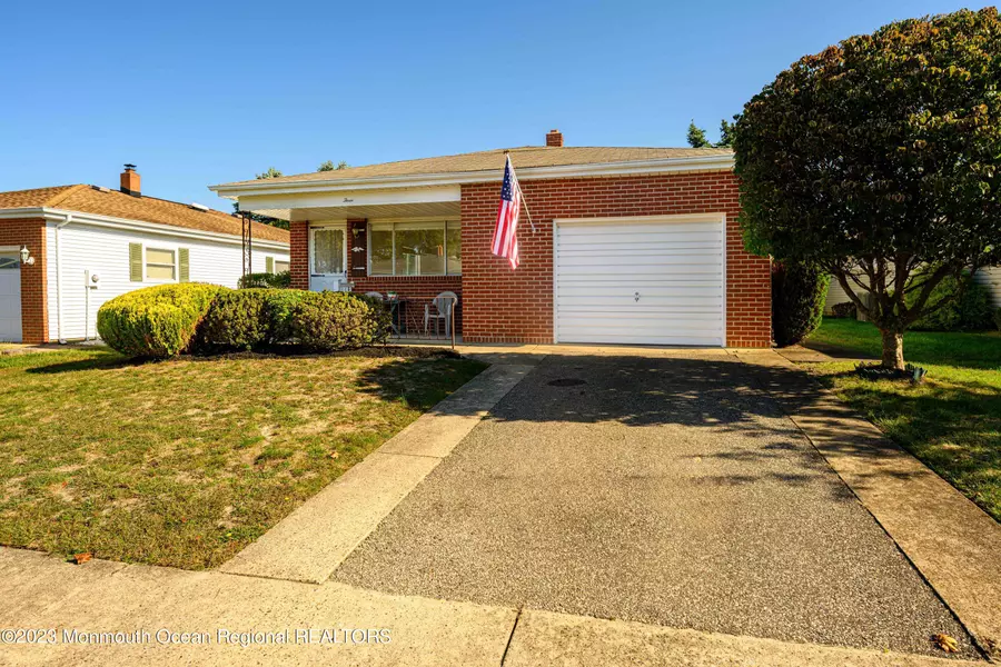 3 Caracas Court, Toms River, NJ 08757