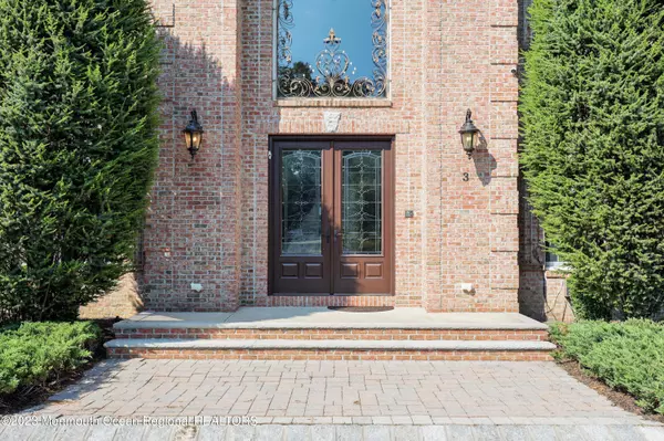 Holmdel, NJ 07733,3 Chaser Court