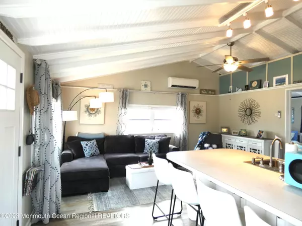 Lavallette, NJ 08735,22 E Crane Way