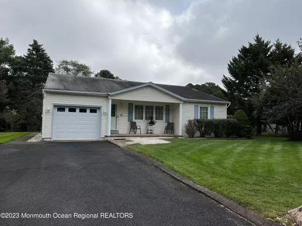 9 Oxford Drive, Toms River, NJ 08757