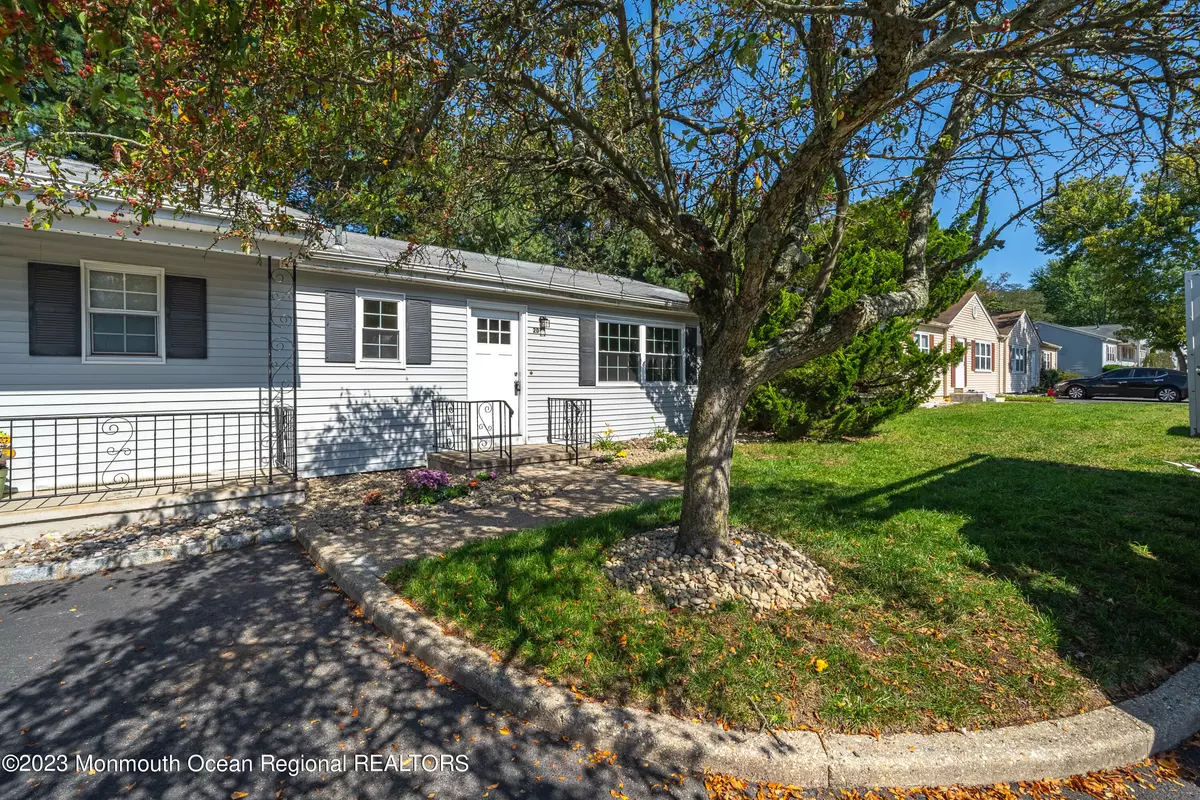 Jackson, NJ 08527,2 Primrose Lane