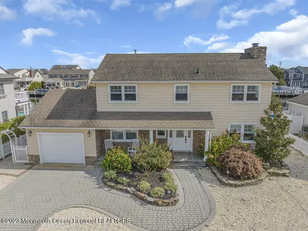 Mantoloking, NJ 08738,242 Curtis Point Drive