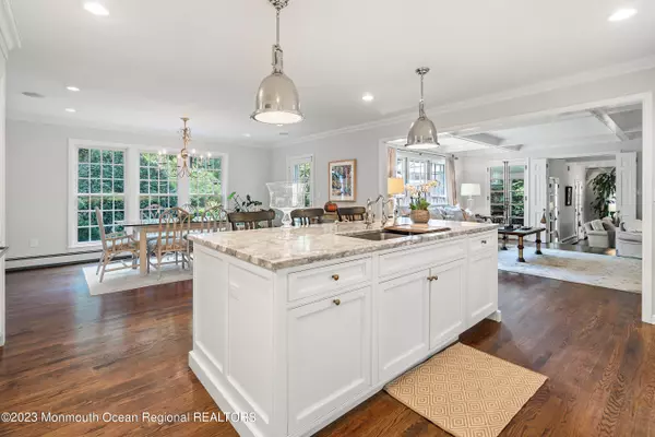 Rumson, NJ 07760,4 Bellevue Avenue