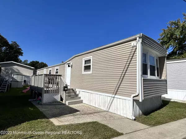 Hazlet, NJ 07734,12 Robin Road