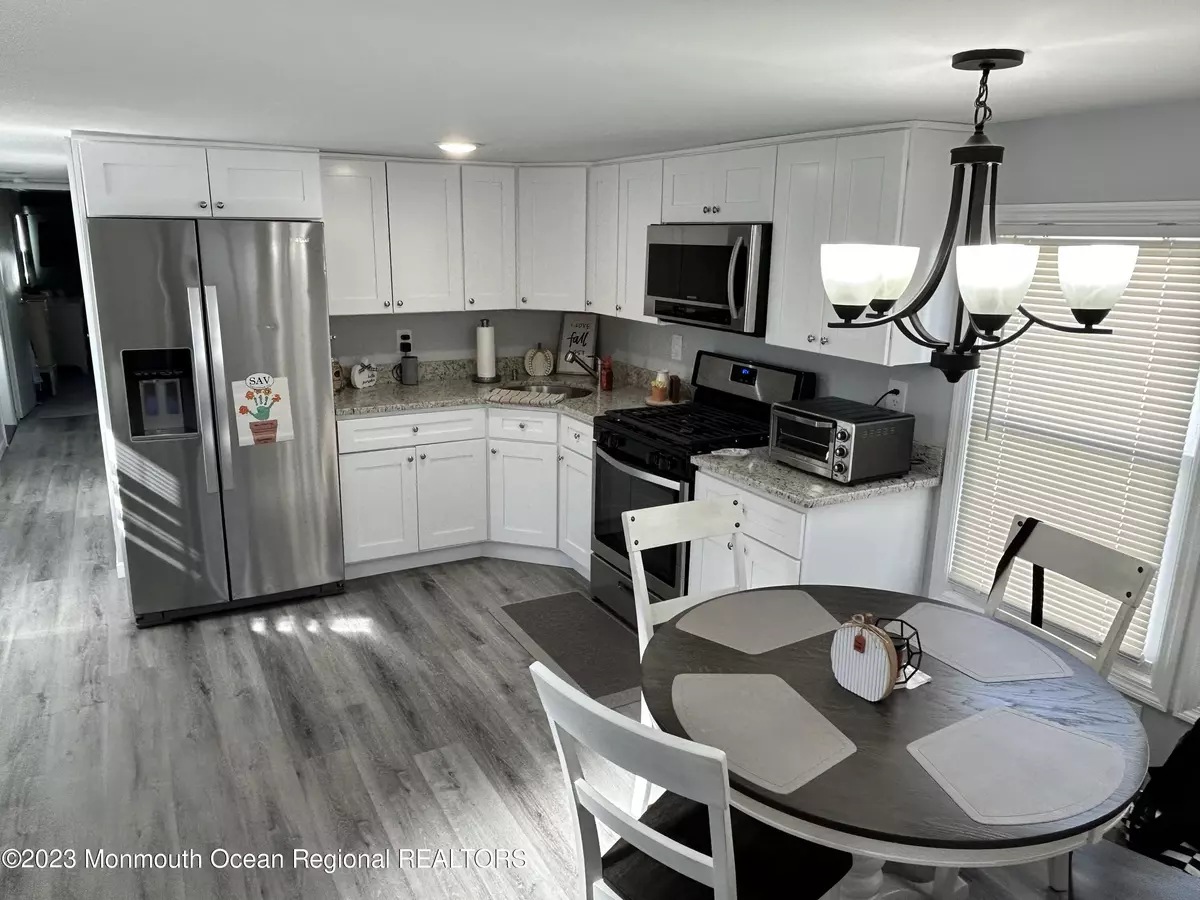 Hazlet, NJ 07734,12 Robin Road