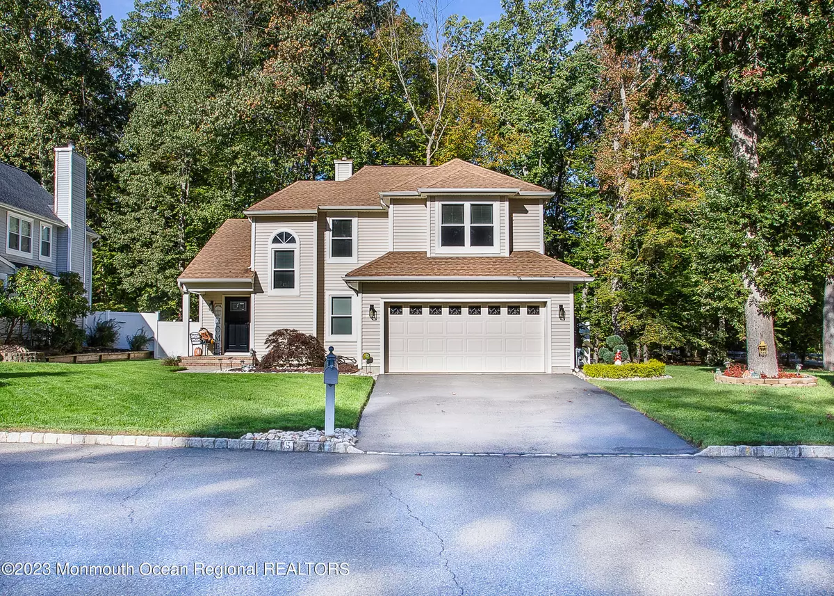 Howell, NJ 07731,5 Spruce Hollow Drive