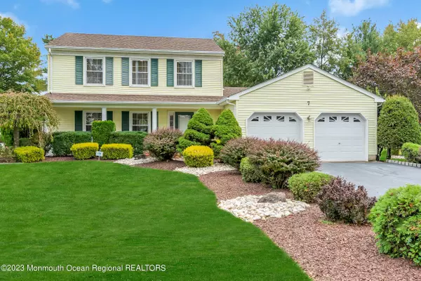 7 Regal Road, Manalapan, NJ 07726