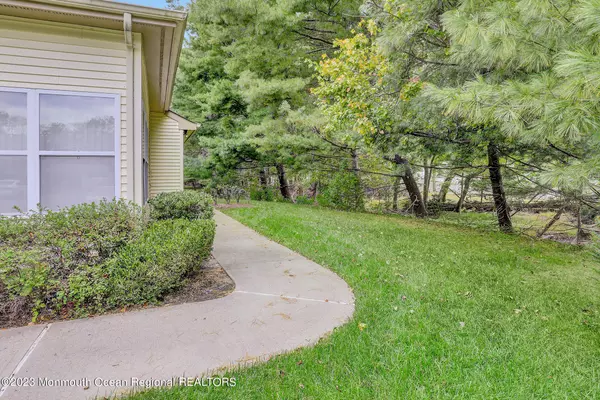 Englishtown, NJ 07726,95 Sunnymede Street