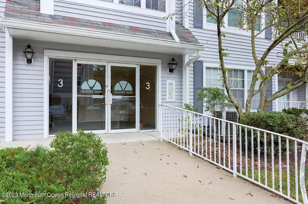 Helmetta, NJ 08828,309 Raintree Court #309