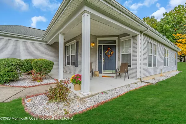 20 Silverwoods Drive, Lakewood, NJ 08701