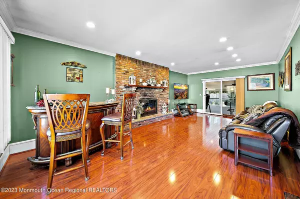 Hazlet, NJ 07730,28 Irwin Place