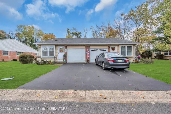 Whiting, NJ 08759,8 Mason Lane #A