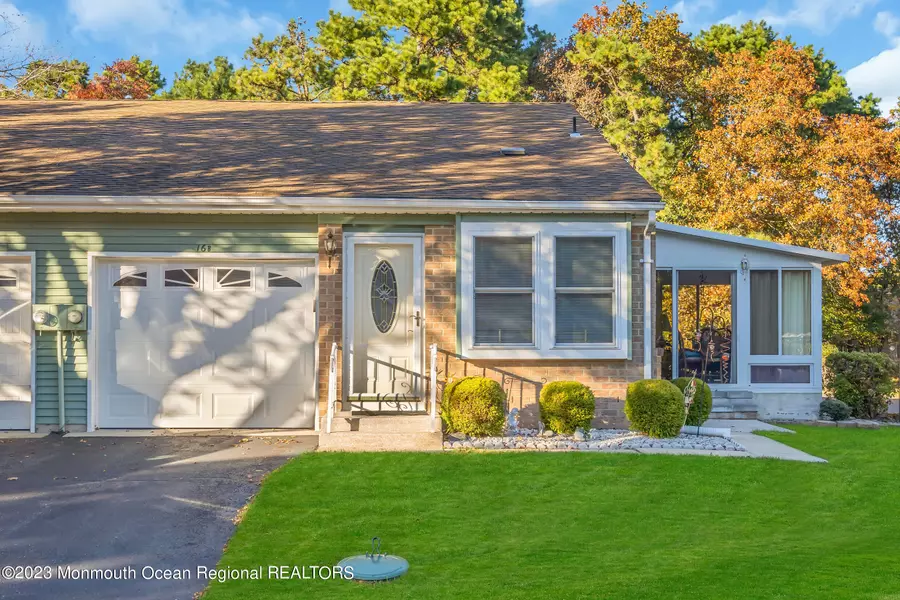 16 Canton Drive, Whiting, NJ 08759