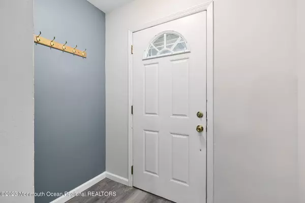 Hazlet, NJ 07730,10 Dutch Lane