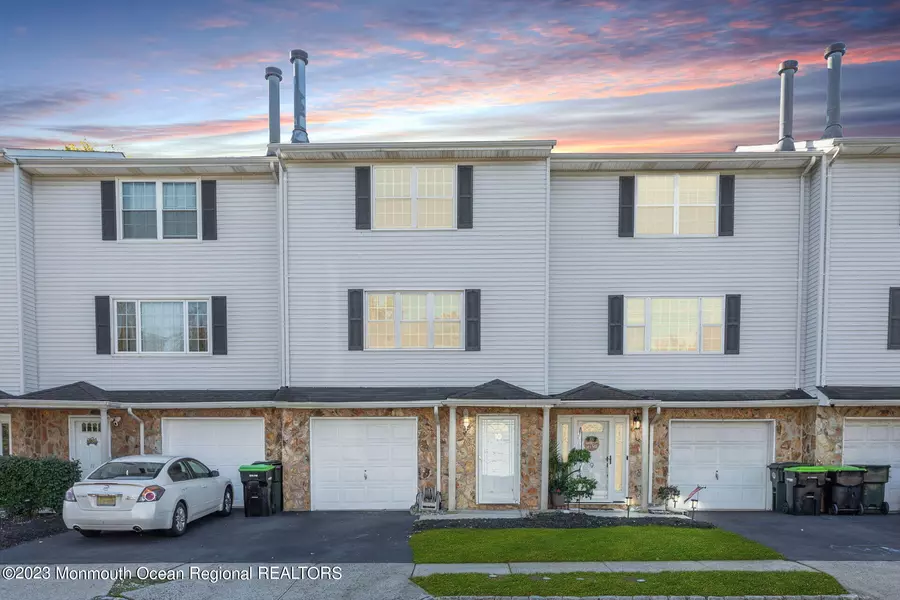 10 Dutch Lane, Hazlet, NJ 07730