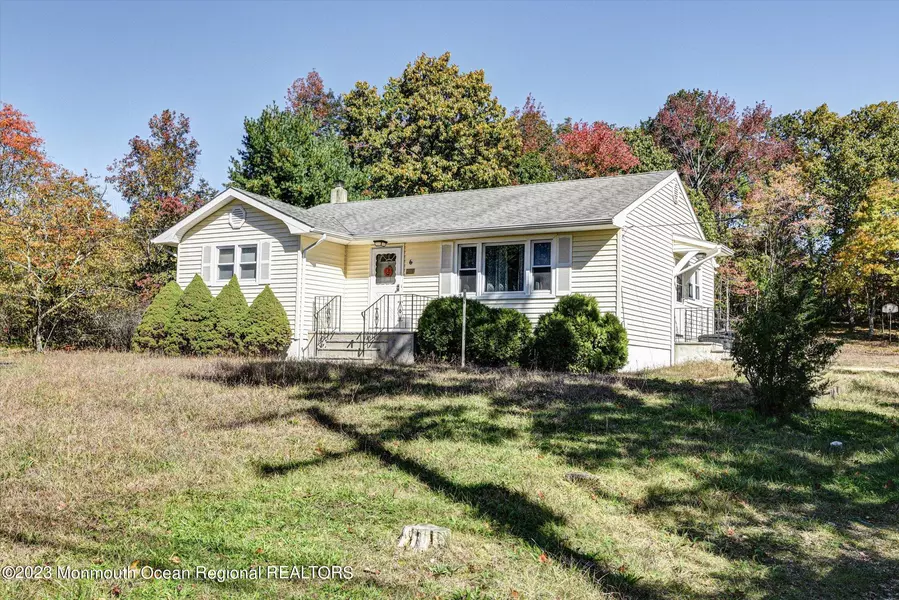 6 County Road 520, Englishtown, NJ 07726