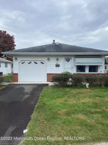 44 Scarborough Place, Toms River, NJ 08757