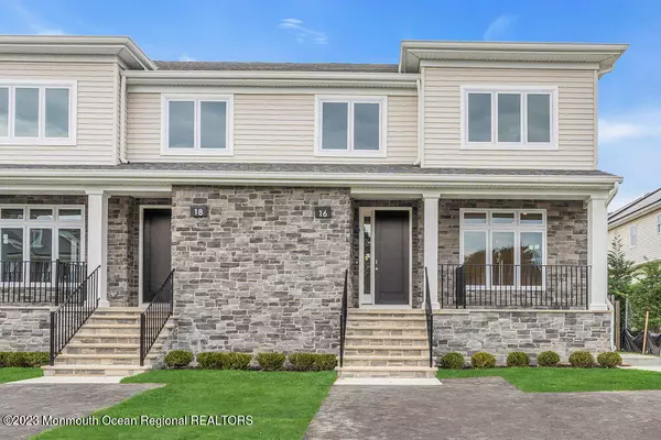 Lakewood, NJ 08701,16 Blue River Way